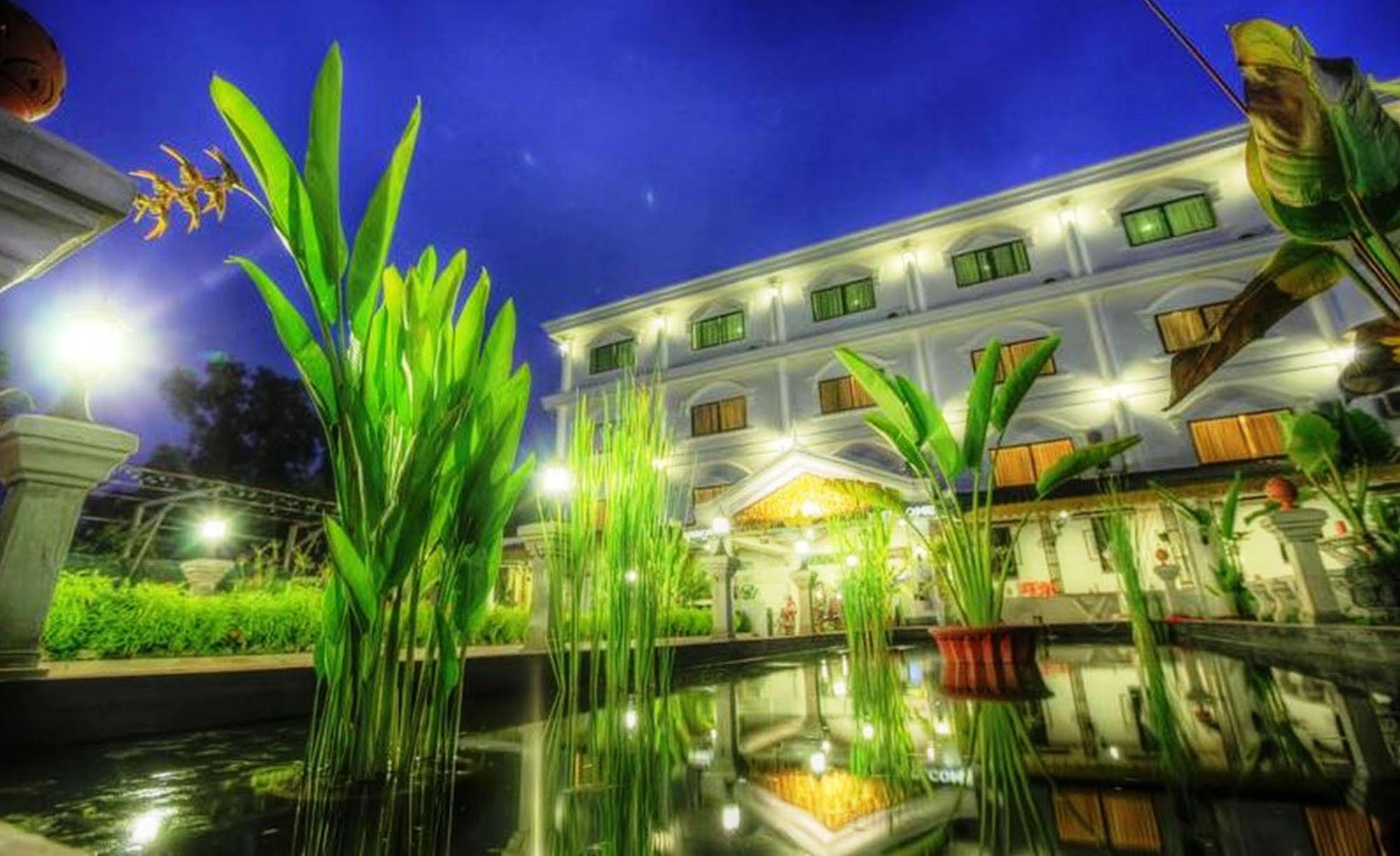 Galaxy Angkor Boutique Hotel Сіємреап Екстер'єр фото